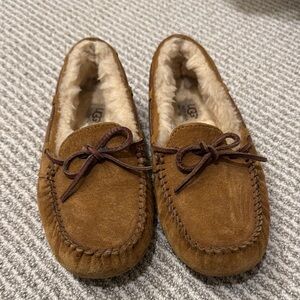 Like New UGG Chestnut Suede Moccasin Slippers